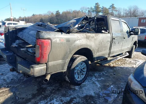2018 Ford F-250 Xlt from USA, damaged, VIN 1FT7W2B63JEB22320